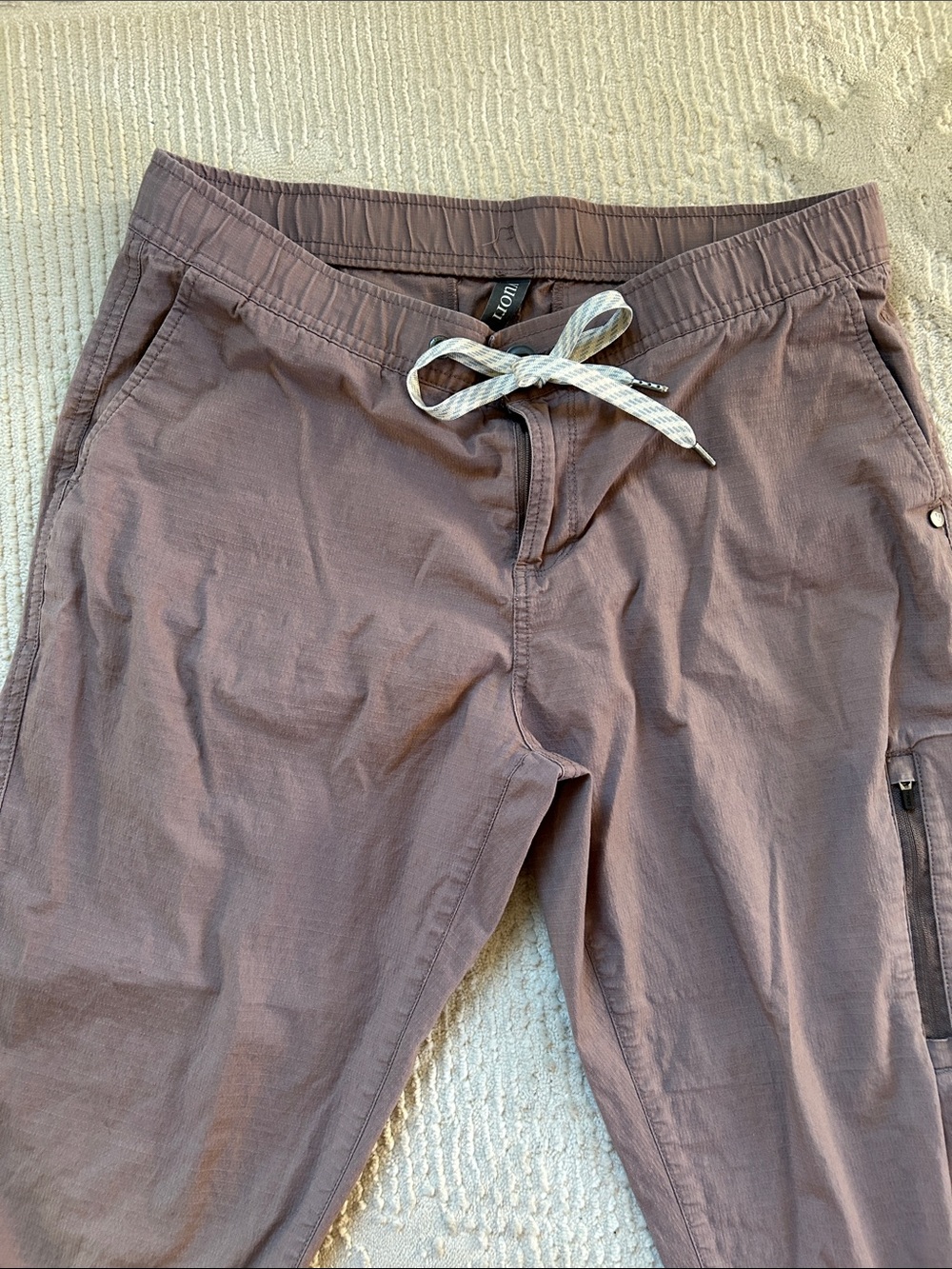 Vuori Rise and Shine Pants in Mauve